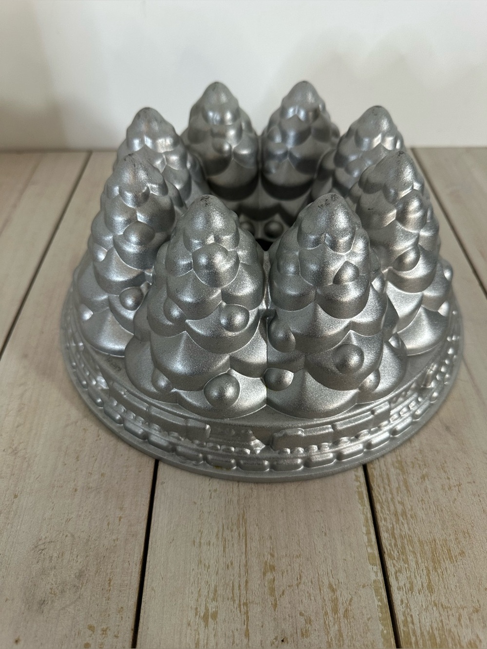 Nordic Ware cast aluminum holiday tree Bundt Pan festive forest pine